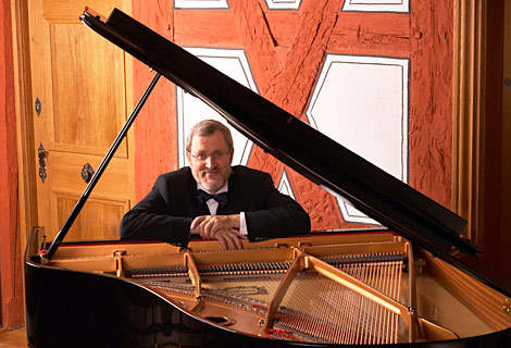 Ulrich van Aaken im historischen Rathaus Retzbach